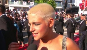 Kristen Stewart "Olivier Assayas m'a dit "tu devrais être réalisatrice"" - Montée des marches - Festival de Cannes 2017