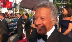 Dustin Hoffman pris d'une envie pressante sur le Tapis Rouge - Festival de Cannes 2017