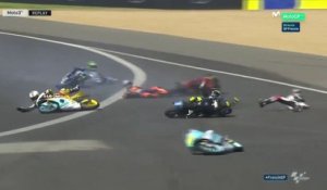 GP France de Moto3 : Chute collective à cause d'une plaque d'huile
