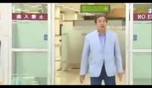Ce politicien sud-coréen fait une entrée en mode THUG dans un aéroport