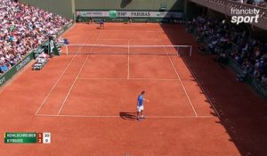 Roland-Garros 2017 : Un amorti parfait de Nick Kyrgios (1-2)