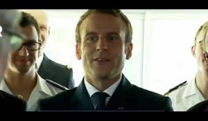 Emmanuel Macron : sa blague sur les réfugiés jette un froid, la vidéo malaise