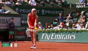 Roland-Garros 2017 : Superbe passing de Kuznetsova pour égaliser face à Wozniacki ! (6-1, 4-6)