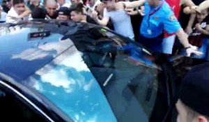 Les fans du Milan fous lors de l'arrivée de Bonucci !