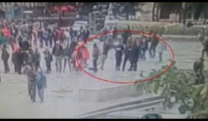 Notre-Dame de Paris : la vidéo choc de l'attaque du policier au marteau (vidéo)