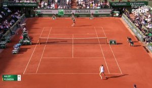 Roland-Garros 2017 : Incroyable défense d'Halep qui fait craquer Pliskova ! (6-4, 0-0)