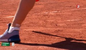 Roland-Garros 2017 :  Nouvelle faute directe d'Ostapenko et Halep empoche la première manche (4-6)