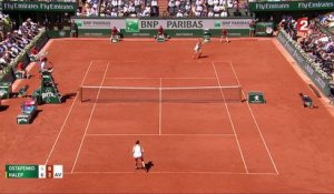 Roland-Garros 2017 : Très grosse défense de Simona Halep qui fait la course en tête face à Ostapenko ! (4-6, 0-3)