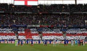 Vidéo : Le Stade de France rend hommage à l'Angleterre en reprenant God Save The Queen