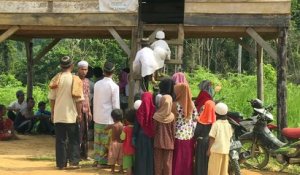En Indonésie, des tribus nomades se tournent vers l'islam