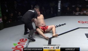 Le Moment Douloureux Où Elle Se Retire Un Ongle Qui Sest