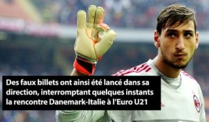 Donnarumma reçoit des faux billets en plein match !