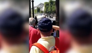 Champs-Elysées : un conducteur radicalisé fonce sur les gendarmes