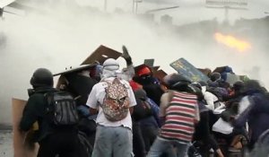 Des milliers de Vénézuéliens descendent dans la rue pour dénoncer la répression