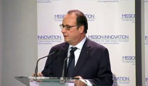 François Hollande aurait-il du mal à couper le cordon ?