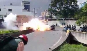 Venezuela : un mort, des militaires blessés dans des manifestations anti-Maduro