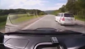 Quand 2 chauffards se croisent sur la route ça donne ça : gros accident