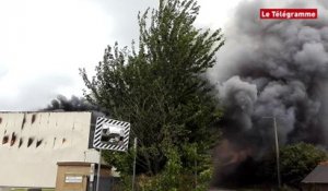 Ergué-Gabéric (29).  Un bâtiment détruit et 60.000 poules pondeuses périssent dans un incendie
