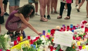 Barcelone: des fleurs déposées en hommage aux victimes