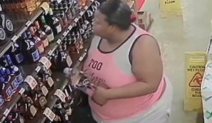 Une femme vole 9 bouteilles d’alcool dans un magasin en les cachant...