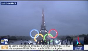 Les anneaux olympiques dévoilés devant la Tour Eiffel pour fêter les J.O. 2024