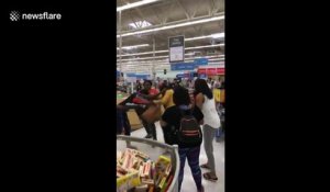 Bagarre de couple dans un Wallmart