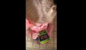 Petite fille vs Game Boy