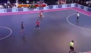 Ronaldinho régale en foot salle !