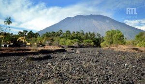 50.000 personnes fuient le volcan Agung à Bali