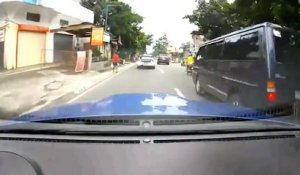 Deux Subaru Impreza font la course aux Philippines
