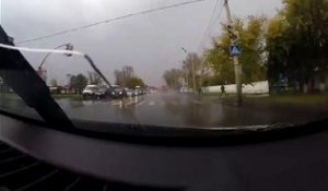 Un chauffeur se fait éjecter de son camion citerne après qu'il a perdu contrôle du véhicule !