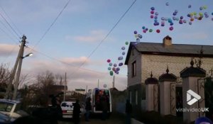 1000 ballons d'hélium lâchés dans le ciel pour l'anniversaire de cette fillette !