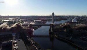 Démolition d'un pont collé à un autre à New York vu de Drone ! Kosciuszko Bridge - Brooklyn