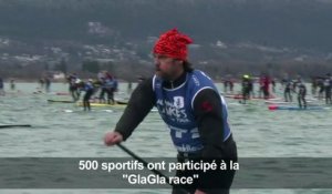 Course de paddle sur l'eau à 5 degrés du Lac d'Annecy