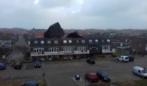 Un toit d'immeuble arraché par la tempête aux Pays-Bas !