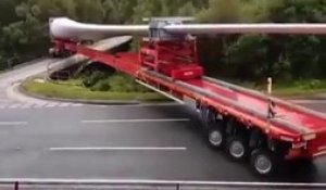 Le conducteur de ce camion de 60m de long est incroyable