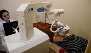 Emma, la robot-masseuse, fait ses débuts à Singapour