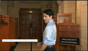 En larmes, Justin Trudeau rend hommage à un chanteur emblématique canadien