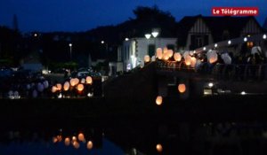 Châteaulin. 500 lanternes illuminent le ciel pour Halloween