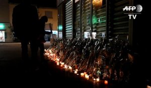 Fleurs et bougies en hommage à la joggeuse assassinée