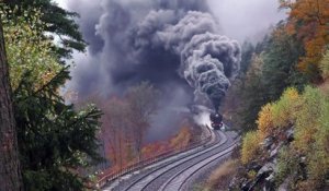 L'énorme nuage de pollution dégagé par 1 train à vapeur...