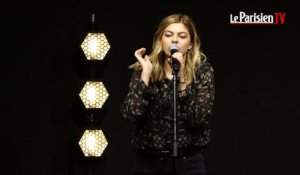 Louane chante «Si t'étais là» en live au Parisien