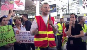 L'intervention d'Alexis Yhacinthe, salarié gréviste de l'aéroport, au cours de l'AG.