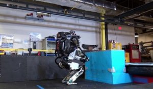 Le nouveau robot Atlas de Boston Dynamics est capable de faire un salto arrière