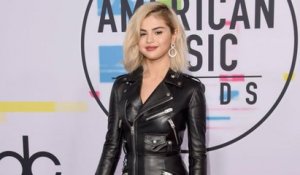 AMAs 2017: Standout Red Carpet Fashion Moments | Billboard News