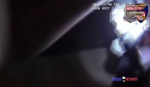 Etats-Unis : Un policier tire accidentellement dans la main de son co-équipier (Vidéo)