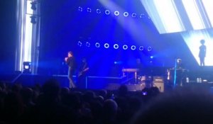 Johnny Hallyday chante "J'ai pleuré sur ma guitare" à Amnéville en novembre 2015