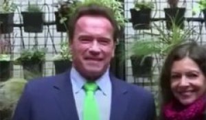 L'image à ne pas louper: Schwarzenegger troque la voiture pour le Vélib'