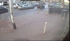 Une remorqueuse perd une voiture en pleine route à Montrouge