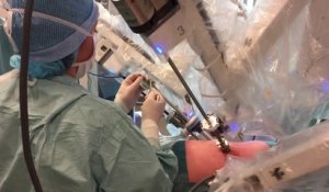 A l'Hôpital Necker, un robot chirurgien opère avec précision